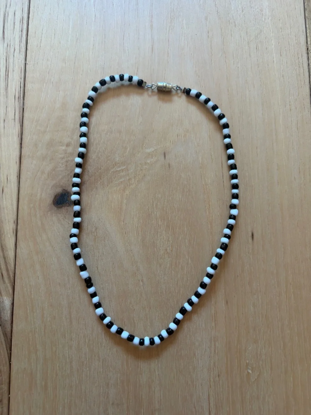 Handmade Black & White Glass Seed Bead Choker Necklace Screw Clasp 15.5